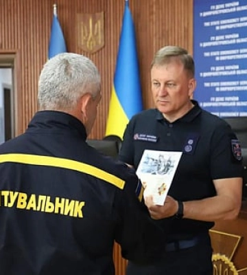 Рятувальники Кривого Рогу отримали відзнаки за мужність та самовідданість