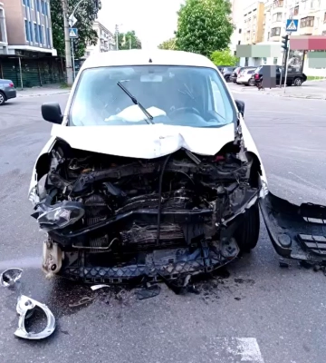 У Черкасах водій поїхав на “червоний” і втрапив у ДТП (ВІДЕО)