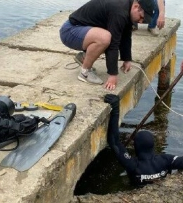 У Полтаві на Огнівці водолази почали чистити водойма