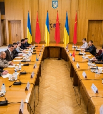У МЗС повідомили про зустріч Кулеби з посланцем Китаю, який прибув до Києва