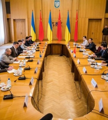 До Києва приїхав спеціальний представник Китаю