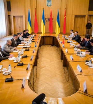 Спецпредставник Китаю зустрівся з Кулебою у Києві — деталі розмови