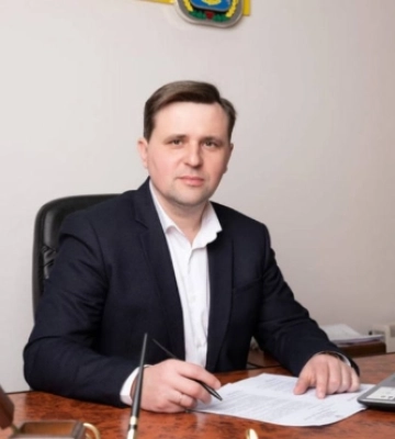 Голова Луцької райради, який виїхав за кордон, не залишив заяви про відставку