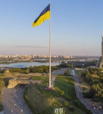 У Києві приспустять прапор на знак солідарності з кримськими татарами