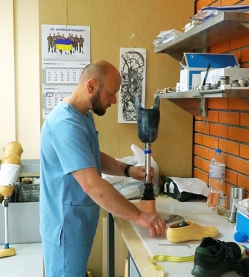 В Виннице бесплатно производят протезы для украинских бойцов