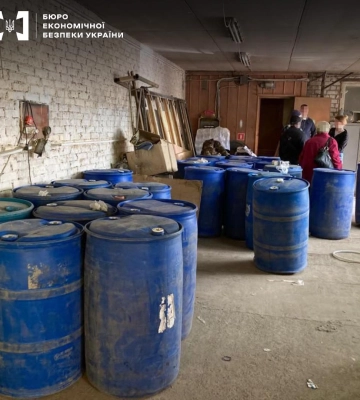 На Чернігівщині знайшли виробництво контрафактного алкоголю під виглядом відомих брендів (ФОТО)