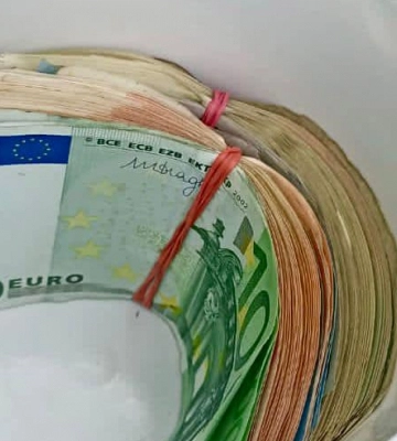 У Косові затримали злочинця, який викрав з магазину 15 тисяч доларів та п&#039;ять тисяч євро