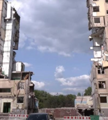Зустріч мешканців постраждалого будинку на Набережній Перемоги з представниками влади Дніпра: обговорення проблем та потреб