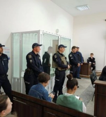 Суд заарештував трьох підозрюваних у жорстокому вбивстві подружжя та їхнього 4-річного сина