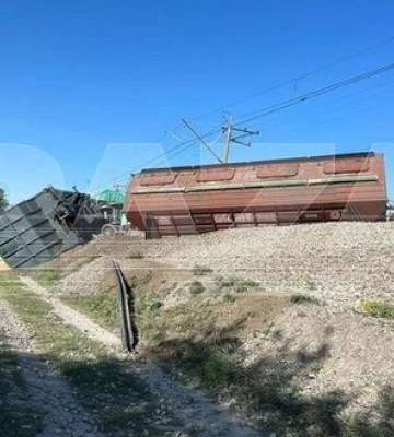 У Криму стався вибух на залізниці, з колії зійшли 8 вагонів із зерном, - Baza. ВІДЕО+ФОТО