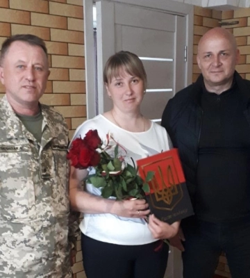 Дружина військового з Рівненщини отримала лист-подяку за зразкову службу чоловіка