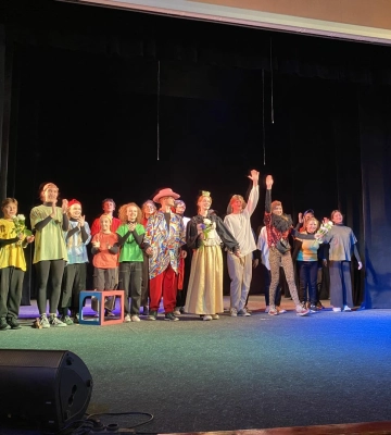 В Ужгороді відбулася благодійна вистава «Зелена гора»