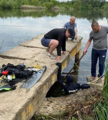 У Полтаві рятувальники розчищають водойми від сміття