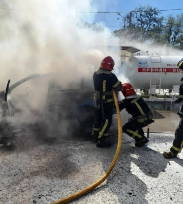 У Харкові на АЗС загорівся автомобіль