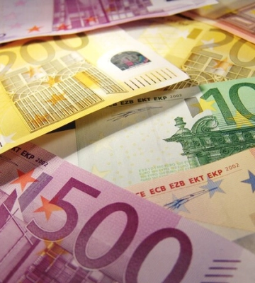 Частка євро у міжнародних платежах впала до трирічного мінімуму