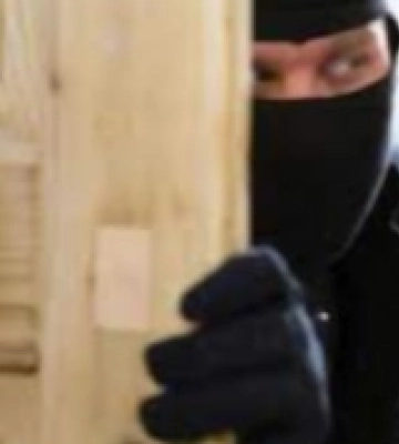 У Великому Омелянику місцевий мешканець обікрав сусіда