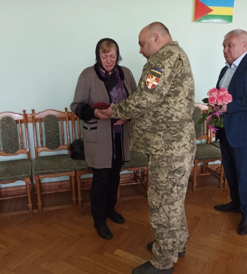 Без тата залишився син: на Волині мамі полеглого Героя вручили державну нагороду