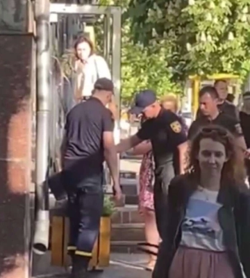 В Днепре началось нашествие змей: эксперт объяснил, ядовиты ли они