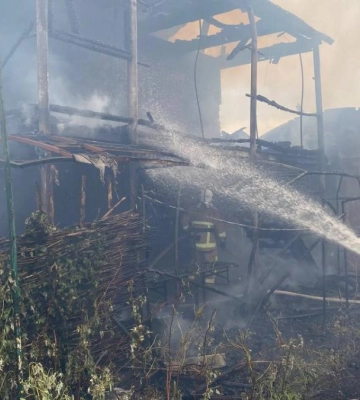 У Рівненському районі вогнеборці врятували господарську будівлю в приватному господарстві