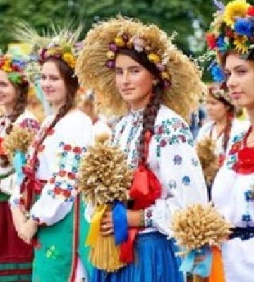 В Києві люди у вишиванках заполонили вулиці. Фоторепортаж