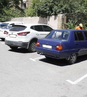 У Дніпрі облаштовано більше 500 безкоштовних парковок: відповіді на поширені питання