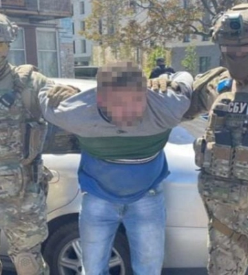 Обещали должность в оккупационной администрации: СБУ задержала экс-налоговика, который в Мелитополе шпионил для ФСБ (фото, видео)