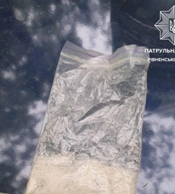 Рівненські патрульні приїхали на виклик щодо ймовірної крадіжки, а виявили наркотики