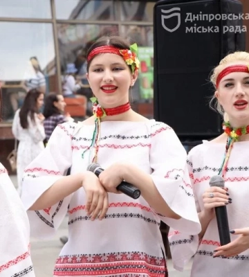 Як у середмісті Дніпра відзначили День вишиванки