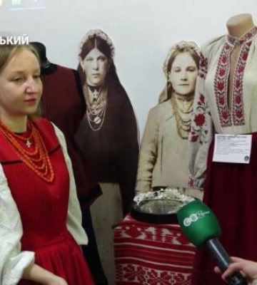 Виставку вишитих сорочок Кіровоградщини представили в етнолабораторії «Баба Єлька» (відео)