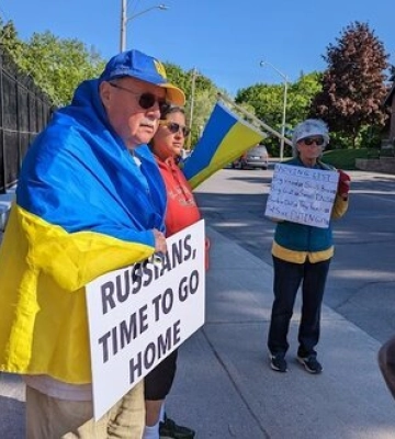 &quot;Чемодан, вокзал, Гаага&quot;, - канадійці вийшли під російське посольство нагадати про депортацію кримських татар 18 травня 1944 року. ВІДЕО+ФОТОрепортаж