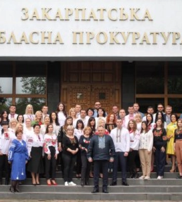 Колектив органів прокуратури Закарпаття вітає з Днем вишиванки