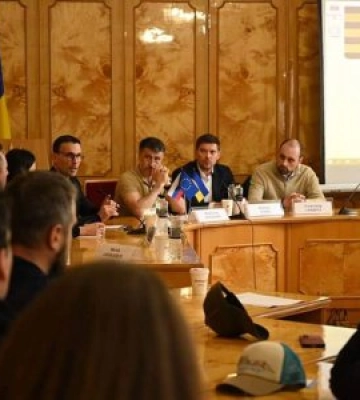 На всіх автомобільних пунктах пропуску в Україні працює електронна черга