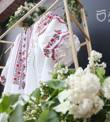 Вишивали рушник, співали гімн та вшановували захисників: у Дніпрі масштабно відзначили День вишиванки
