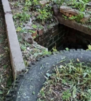 &quot;Скорая помощь&quot;: в Днепре коммунальщики оперативно засыпали глубокие ямы по просьбе жителя