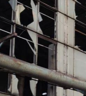 Наслідки нічого обстрілу Кривого Рогу: ворог вдарив по промисловому підприємству (ФОТО)