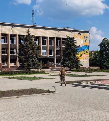 “Дивовижна стійкість жителів” – посол Франції побував у Ізюмі 