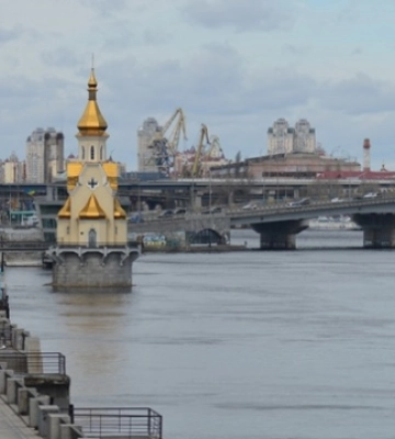 Паводок у Києві: рівень води в Дніпрі знизився ще на 3 см