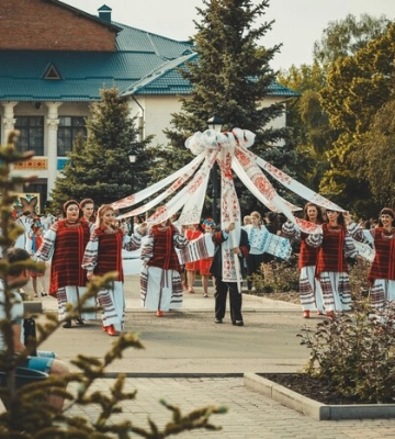 День вишиванки у мирному Бахмуті: фото, які зворушують до сліз 