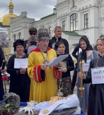 Насмішка над релігією. Що насправді сталося під стінами київської лаври