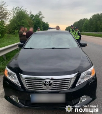 Двоє жителів Миколаївщини ошукали мешканця Буковині на 10 тисяч доларів
