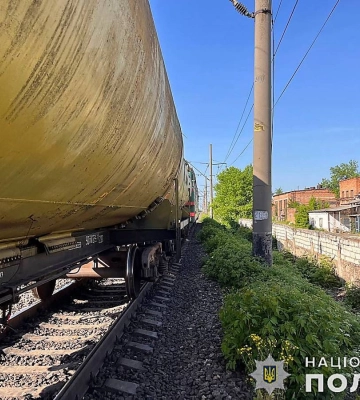 У Первомайську потяг збив насмерть літню жінку