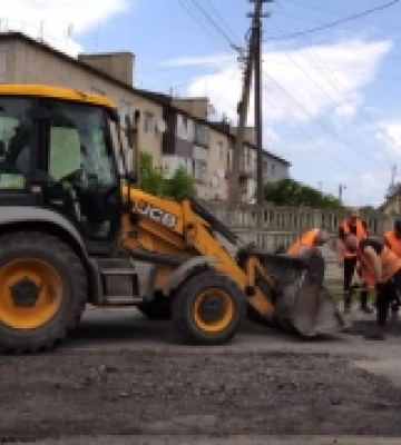 У Корецькій громаді провели ямковий ремонт дороги