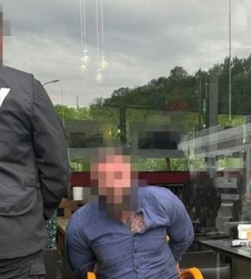 Громадянина РФ, який продавав фіктивні документи для виїзду ухилянтів за кордон, затримали у Києві, - СБУ. ФОТОрепортаж