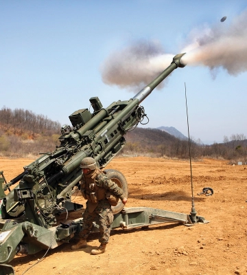Американська гаубиця M777 високоточним снарядом M982 Excalibur знищила російську 152-мм гармату 2А36 &quot;Гіацинт-Б&quot;