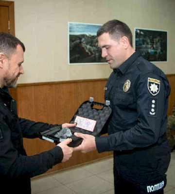 Министр внутренних дел наградил гвардейцев на востоке Украины