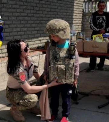 На Кіровоградщині у День вишиванки волонтери влаштували ярмарок, щоб зібрати гроші для ЗСУ (відео)