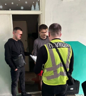 Чоловік у Києві розбещував малолітню дівчинку у месенджері: на сполох забили батьки