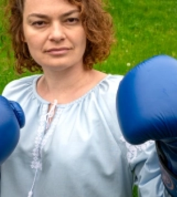 Спорт і вишиванки: працівники Луцької міської ради знялися у креативній фотосесії