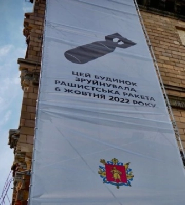 У центрі Запоріжжя відновлять зруйнований внаслідок ракетного удару будинок