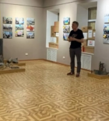 Хроніки деокупації: у Херсонському краєзнавчому музеї відкрили виставку